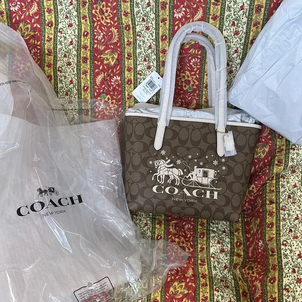 NWT Coach Slgh sig mini bag khaki chalk bag